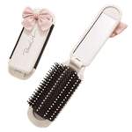 فرشاة شعر ومرآة محمولة من بوز آند دوتس - أبيض ووردي 