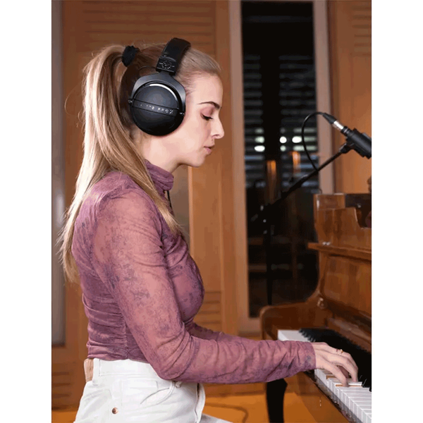 Carousel Main Image 4